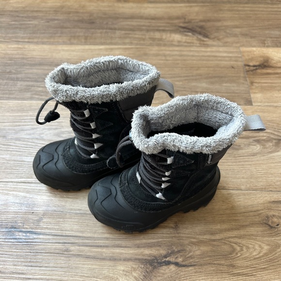The North Face shellista snow boots in kids size 11 - Picture 1 of 6